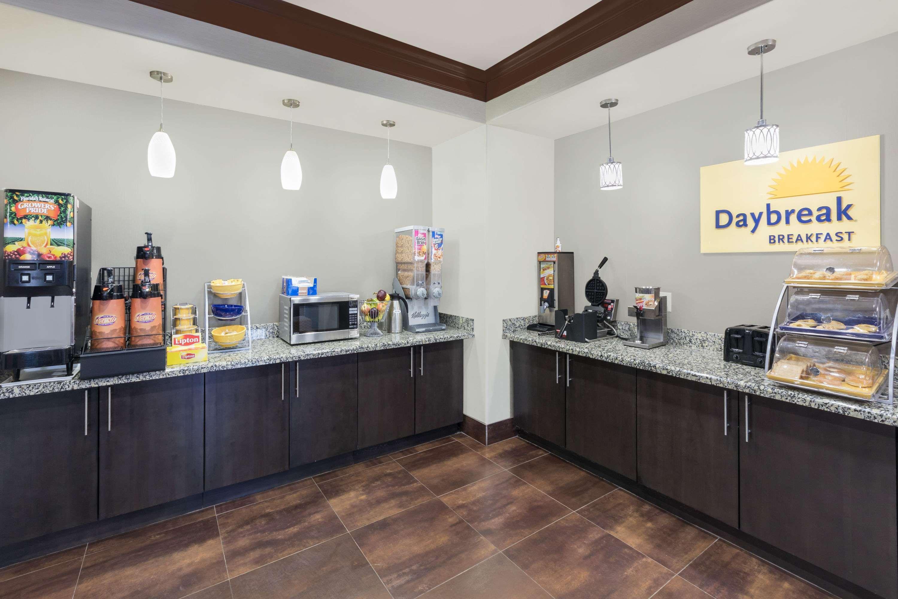 Days Inn By Wyndham Dilley Exterior foto